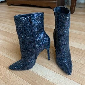 Blue Sparkly Heeled Booties 👢💙✨